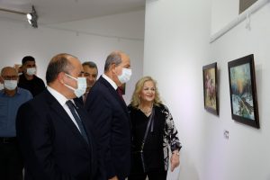 Lefkoşa Lefkoşa Atatürk Kültür Merkezi’nde düzenlenen “Anadolu’dan Esintiler Kıbrıs Sanat Buluşması Resim Sergisi Açılış ve Ödül Töreni