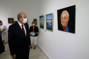 Lefkoşa Lefkoşa Atatürk Kültür Merkezi’nde düzenlenen “Anadolu’dan Esintiler Kıbrıs Sanat Buluşması Resim Sergisi Açılış ve Ödül Töreni